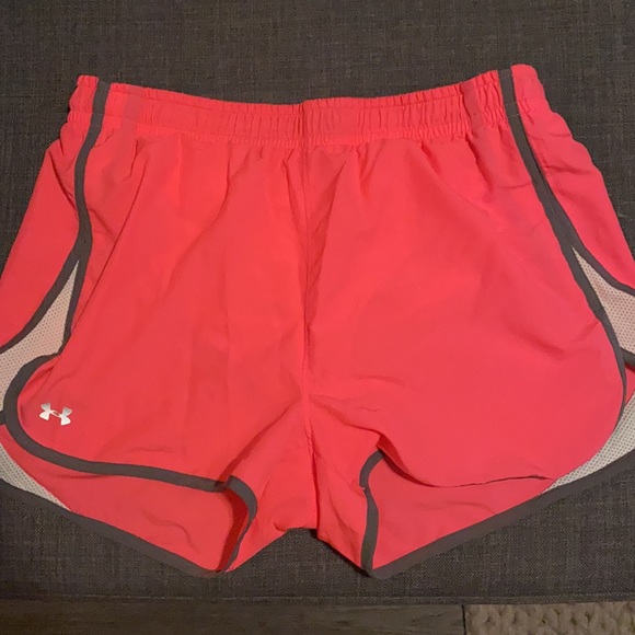 Neon pink under armour shorts - Picture 1 of 3